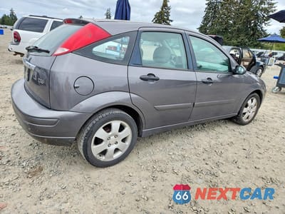 Trzecie zdjęcie samochodu z tyłu: 2002 FORD FOCUS ZX5 VIN:3FAHP37392R204031 - miniatura
