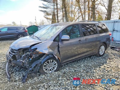 2011 TOYOTA SIENNA XLE 8-PASSENGER 5TDYK3DC1BS149231 - główne zdjęcie licytacji z USA - miniatura