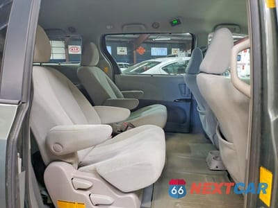 Zdjęcie 11 z 13 samochodu: 2014 TOYOTA SIENNA LE VIN:5TDJK3DC0ES090467 - miniatura
