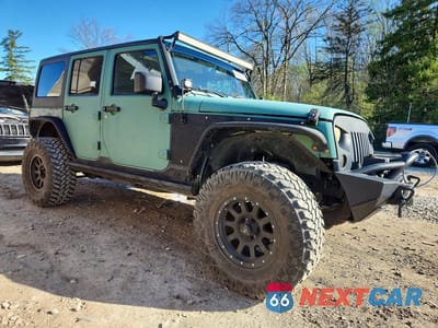 Czwarte zdjęcie samochodu z boku: 2014 JEEP WRANGLER UNLIMITED SAHARA VIN:1C4HJWEG8EL117971 - miniatura