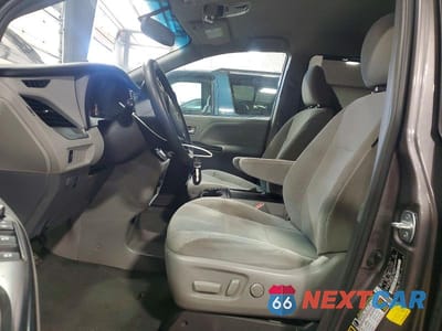 Zdjęcie 7 z 13 samochodu: 2017 TOYOTA SIENNA LE 8-PASSENGER VIN:5TDKZ3DC2HS795713 - miniatura