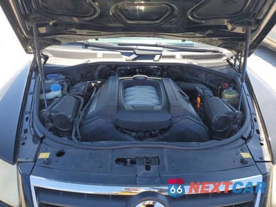 Zdjęcie 12 z 13 samochodu: 2006 VOLKSWAGEN TOUAREG 4.2 VIN:WVGZM77L06D043531 - miniatura