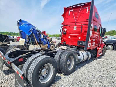 Czwarte zdjęcie samochodu z boku: 2024 VOLVO VN VNL - SEMI TRUCK VIN:4V4NC9EJ7RN641542 - miniatura