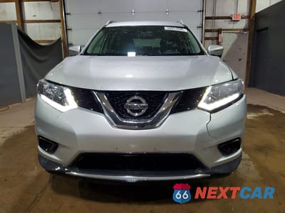 Piąte zdjęcie samochodu w środku: 2014 NISSAN ROGUE SV VIN:5N1AT2MV8EC759610 - miniatura