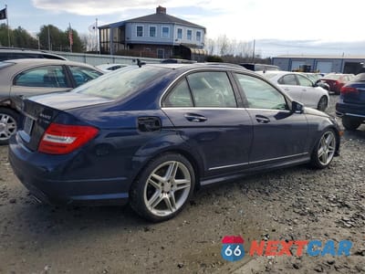 Trzecie zdjęcie samochodu z tyłu: 2013 MERCEDES-BENZ C 300 4MATIC VIN:WDDGF8AB0DR271563 - miniatura