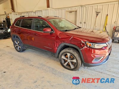 Czwarte zdjęcie samochodu z boku: 2019 JEEP CHEROKEE LIMITED VIN:1C4PJMDN4KD236574 - miniatura