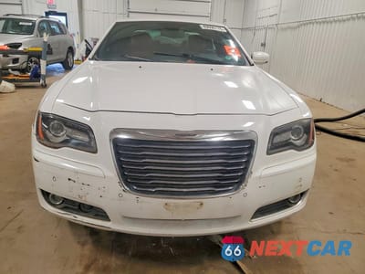 Piąte zdjęcie samochodu w środku: 2012 CHRYSLER 300 S VIN:2C3CCAGG0CH174748 - miniatura