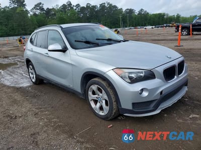 Czwarte zdjęcie samochodu z boku: 2015 BMW X1 SDRIVE28I VIN:WBAVM1C58FV318366 - miniatura