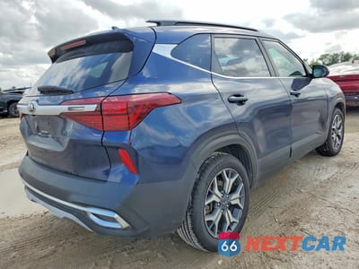 Trzecie zdjęcie samochodu z tyłu: 2021 KIA SELTOS EX VIN:KNDERCAA5M7045971 - miniatura