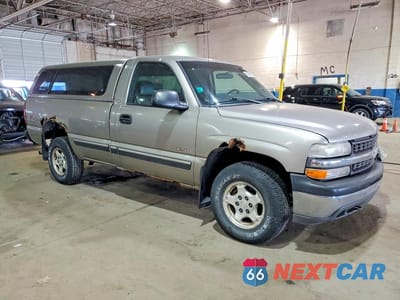 Czwarte zdjęcie samochodu z boku: 2000 CHEVROLET SILVERADO K1500 VIN:1GCEK14W2YZ262999 - miniatura