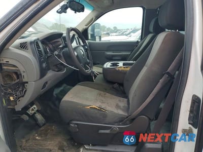 Zdjęcie 7 z 12 samochodu: 2008 CHEVROLET SILVERADO C2500 HEAVY DUTY VIN:1GCHC29KX8E175364 - miniatura