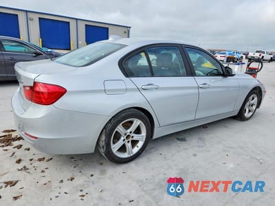 Trzecie zdjęcie samochodu z tyłu: 2015 BMW 320 I VIN:WBA3B1G53FNT07914 - miniatura