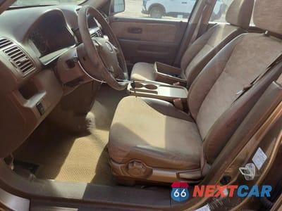 Zdjęcie 7 z 12 samochodu: 2002 HONDA CR-V LX VIN:SHSRD684X2U001207 - miniatura
