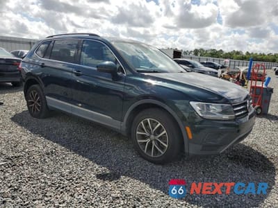 Czwarte zdjęcie samochodu z boku: 2018 VOLKSWAGEN TIGUAN SE VIN:3VV3B7AX6JM195159 - miniatura