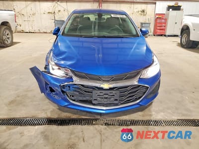 Piąte zdjęcie samochodu w środku: 2019 CHEVROLET CRUZE LT VIN:3G1BE6SM7KS561720 - miniatura