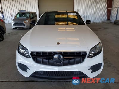 Piąte zdjęcie samochodu w środku: 2018 MERCEDES-BENZ E 300 VIN:WDDZF4JB0JA309563 - miniatura