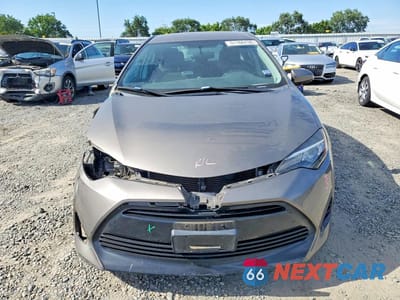 Piąte zdjęcie samochodu w środku: 2017 TOYOTA COROLLA LE VIN:5YFBURHE7HP570922 - miniatura