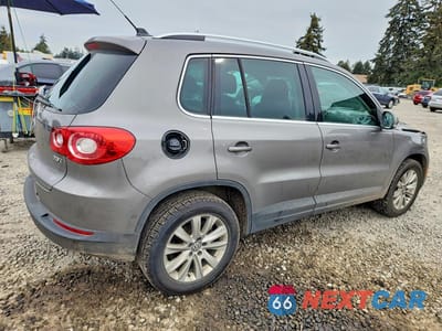 Trzecie zdjęcie samochodu z tyłu: 2009 VOLKSWAGEN TIGUAN S VIN:WVGAV75N89W004497 - miniatura