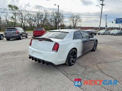 Czwarte zdjęcie samochodu z boku: 2023 CHRYSLER 300 S VIN:2C3CCABG8PH628211 - miniatura