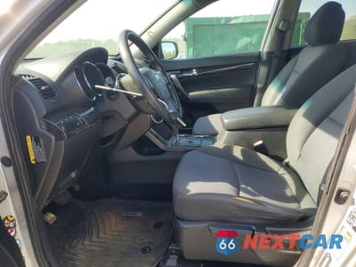 Zdjęcie 7 z 11 samochodu: 2012 KIA SORENTO LX VIN:5XYKT3A13CG200457 - miniatura