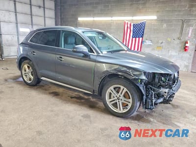 Czwarte zdjęcie samochodu z boku: 2024 AUDI Q5 E PREMIUM 55 VIN:WA1G2AFYXR2130861 - miniatura