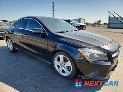 Czwarte zdjęcie samochodu z boku: 2016 MERCEDES-BENZ CLA 250 VIN:WDDSJ4EB1GN372862 - miniatura