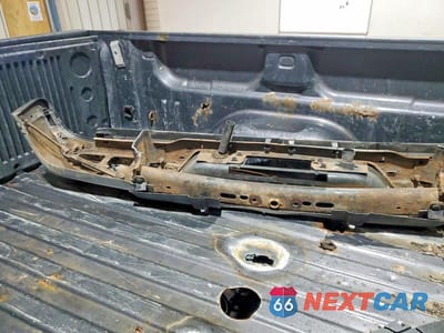 Zdjęcie 12 z 12 samochodu: 2001 CHEVROLET SILVERADO K2500 HEAVY DUTY VIN:1GCHK23U41F208808 - miniatura