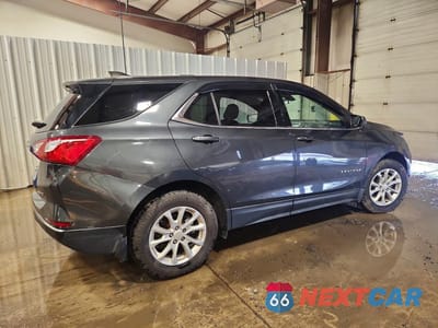 Trzecie zdjęcie samochodu z tyłu: 2018 CHEVROLET EQUINOX LT VIN:2GNAXSEV3J6236447 - miniatura