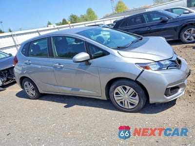 Czwarte zdjęcie samochodu z boku: 2020 HONDA FIT LX VIN:3HGGK5H47LM726101 - miniatura