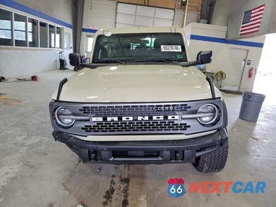 Piąte zdjęcie samochodu w środku: 2025 FORD BRONCO BADLANDS VIN:1FMEE9BPXSLB58316 - miniatura