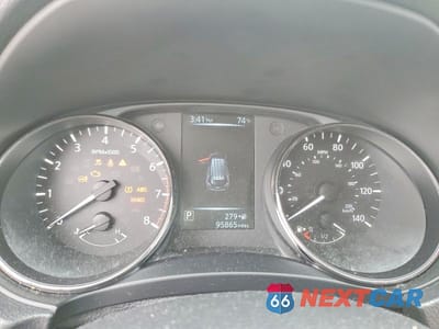 Zdjęcie 9 z 13 samochodu: 2017 NISSAN ROGUE S VIN:KNMAT2MV7HP525170 - miniatura