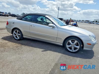 Czwarte zdjęcie samochodu z boku: 2005 MERCEDES-BENZ CLK 320 VIN:WDBTK65JX5F161387 - miniatura