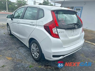 Trzecie zdjęcie samochodu z tyłu: 2019 HONDA FIT LX VIN:3HGGK5H48KM702520 - miniatura