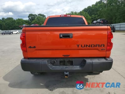 Zdjęcie 6 z 12 samochodu: 2018 TOYOTA TUNDRA CREWMAX SR5 VIN:5TFDW5F19JX747375 - miniatura