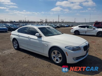 Czwarte zdjęcie samochodu z boku: 2013 BMW 528 XI VIN:WBAXH5C59DD112481 - miniatura