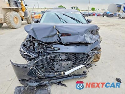 Piąte zdjęcie samochodu w środku: 2026 MAZDA 3 SELECT SPORT VIN:JM1BPABL5T1855972 - miniatura