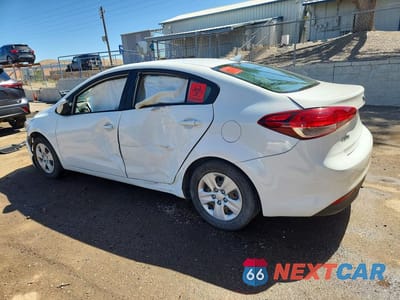 Drugie zdjęcie samochodu z przodu: 2018 KIA FORTE LX VIN:3KPFK4A75JE254898 - miniatura