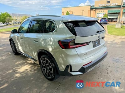 Trzecie zdjęcie samochodu z tyłu: 2023 BMW X1 XDRIVE28I VIN:WBX73EF07P5W12917 - miniatura