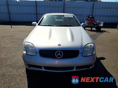 Piąte zdjęcie samochodu w środku: 1999 MERCEDES-BENZ SLK 230 KOMPRESSOR VIN:WDBKK47FXXF088789 - miniatura
