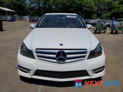 Piąte zdjęcie samochodu w środku: 2013 MERCEDES-BENZ C 300 4MATIC VIN:WDDGF8AB4DR295431 - miniatura