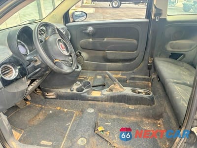 Piąte zdjęcie samochodu w środku: 2015 FIAT 500 POP VIN:3C3CFFAR3FT750133 - miniatura