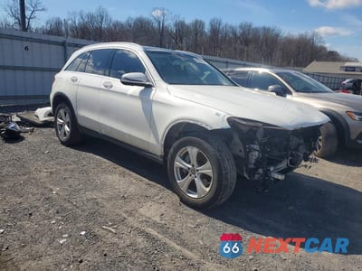 Czwarte zdjęcie samochodu z boku: 2018 MERCEDES-BENZ GLC 300 4MATIC VIN:WDC0G4KB5JV071131 - miniatura
