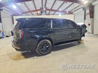 Trzecie zdjęcie samochodu z tyłu: 2025 CHEVROLET SUBURBAN K1500 PREMIER VIN:1GNS6FRD8SR193875 - miniatura