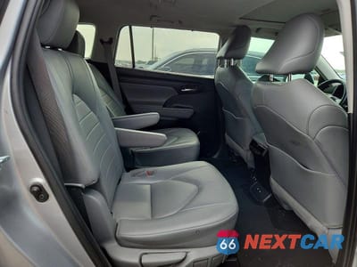 Zdjęcie 11 z 13 samochodu: 2021 TOYOTA HIGHLANDER XLE VIN:5TDGZRAH9MS076011 - miniatura
