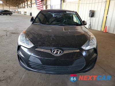 Piąte zdjęcie samochodu w środku: 2013 HYUNDAI VELOSTER BASE VIN:KMHTC6AD2DU165180 - miniatura