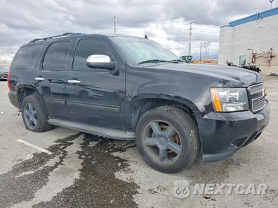 Czwarte zdjęcie samochodu z boku: 2013 CHEVROLET TAHOE C1500 LS VIN:1GNSCAE09DR365302 - miniatura
