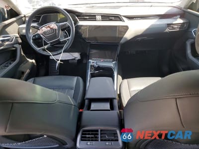 Zdjęcie 8 z 13 samochodu: 2021 AUDI E-TRON PREMIUM VIN:WA1AAAGEXMB020642 - miniatura