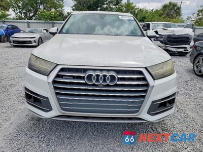 Piąte zdjęcie samochodu w środku: 2017 AUDI Q7 PREMIUM PLUS VIN:WA1LHAF74HD039737 - miniatura