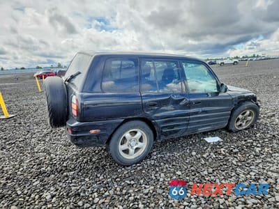 Trzecie zdjęcie samochodu z tyłu: 1999 TOYOTA RAV4 BASE VIN:JT3HP10V6X7122013 - miniatura
