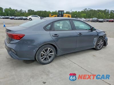 Trzecie zdjęcie samochodu z tyłu: 2022 KIA FORTE LXS VIN:3KPF24AD8NE464889 - miniatura